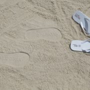 CHINELOS-MARCA-NA-AREIA